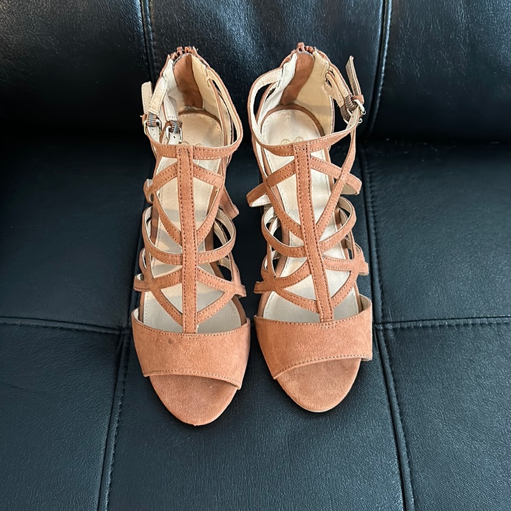 Brand new open toed thick heel shoe